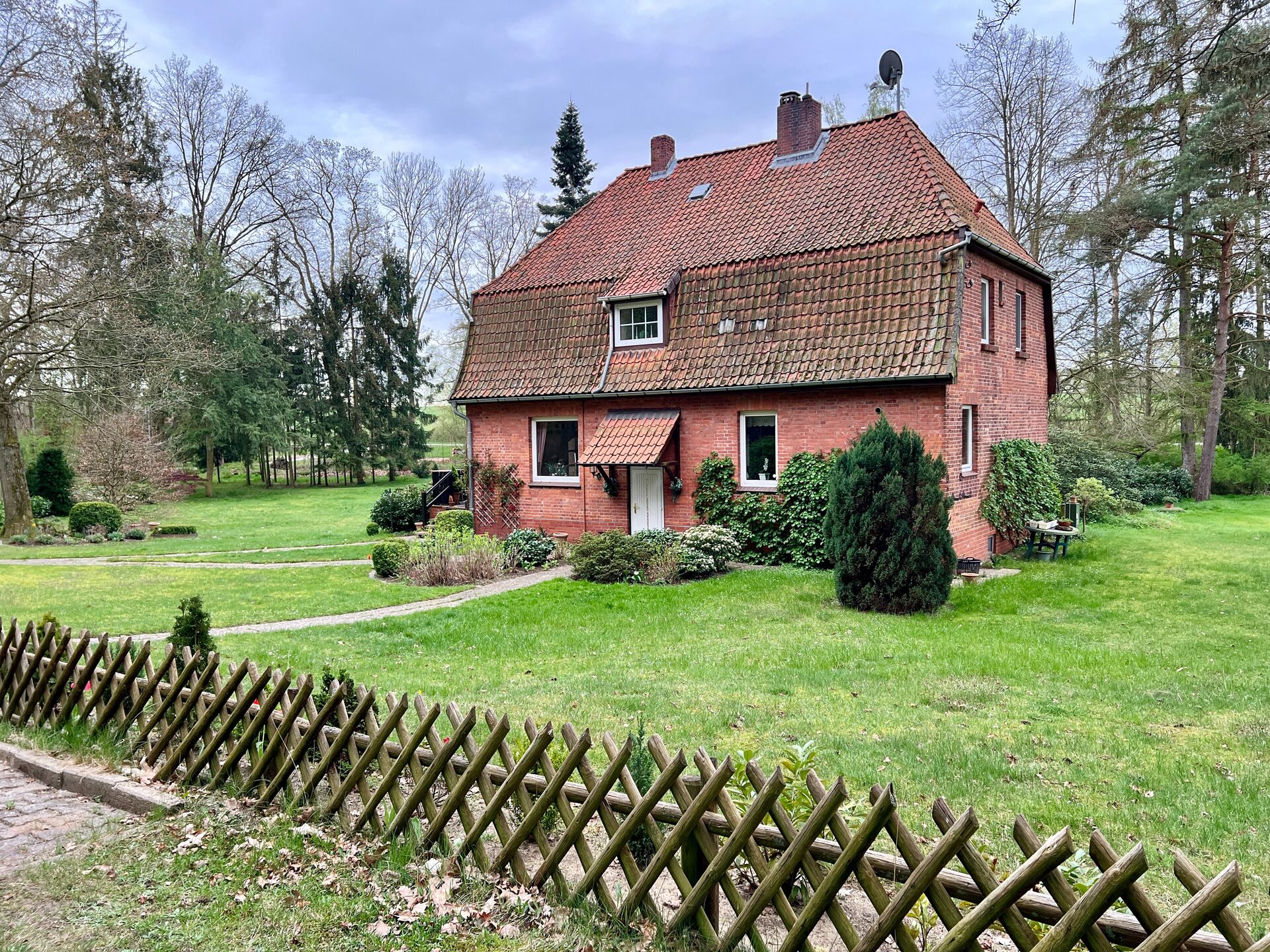 Außergewöhnlicher Ort, außergewöhnliches Wohnen ...Einzigartige Gelegenheit in Waldrandlage in Nahrendorf