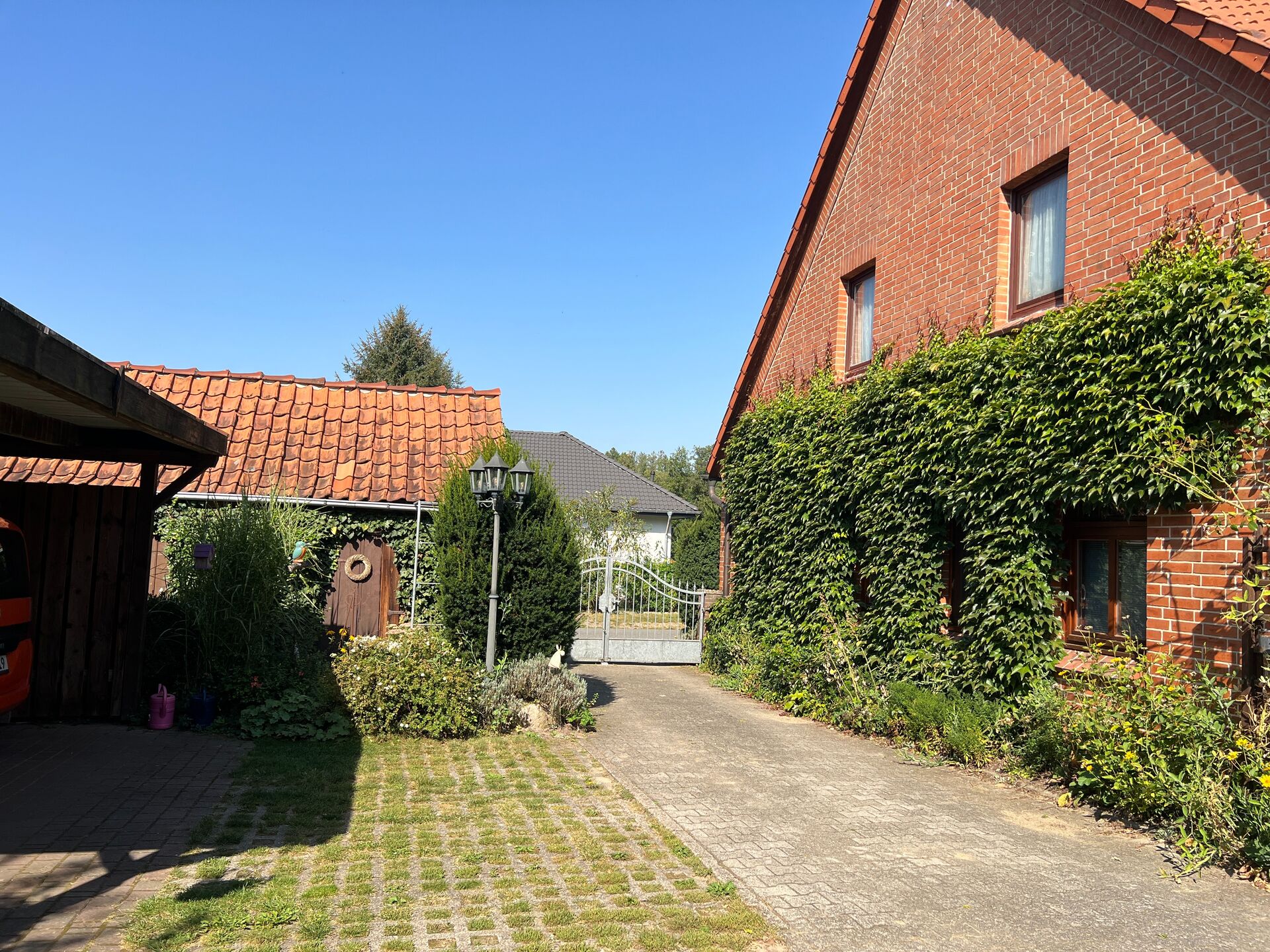 Liebevoll gestaltete Landhausimmobilie im Klinkergewand in Tosterglope